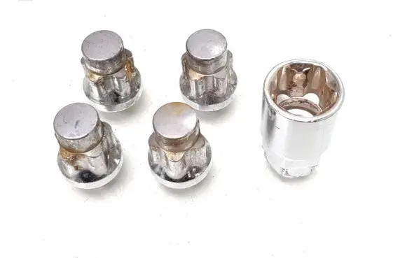 Honda CR-V Anti-theft wheel nuts and lock 