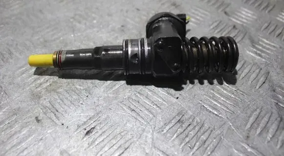 Skoda Fabia Mk2 (5J) Fuel injector 0414720215