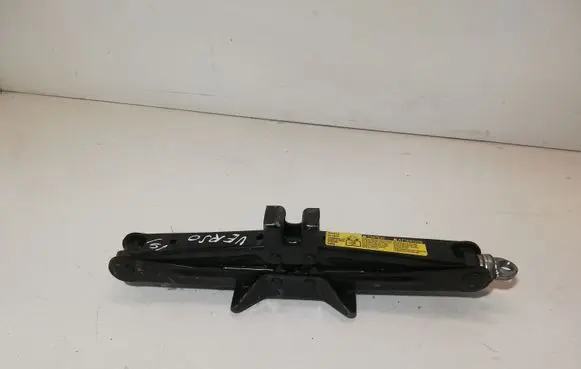 Toyota Corolla Verso AR10 Lift Jack 091110F020