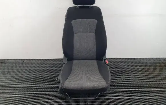 Suzuki SX4 S-Cross Front passenger seat 