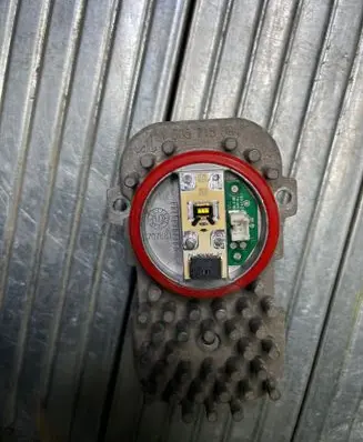 BMW 3 E90 E91 LED ballast control module 1305715084 707881