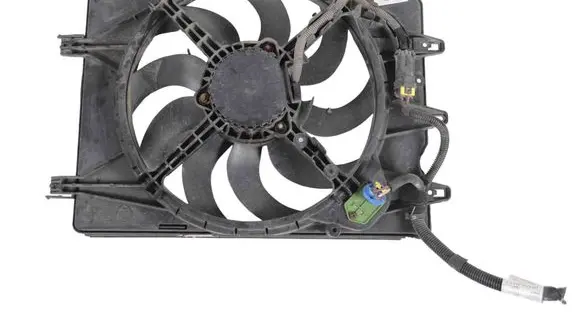 Fiat 500L Radiator cooling fan shroud