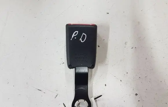 Toyota Corolla Verso AR10 Front seatbelt buckle E034501