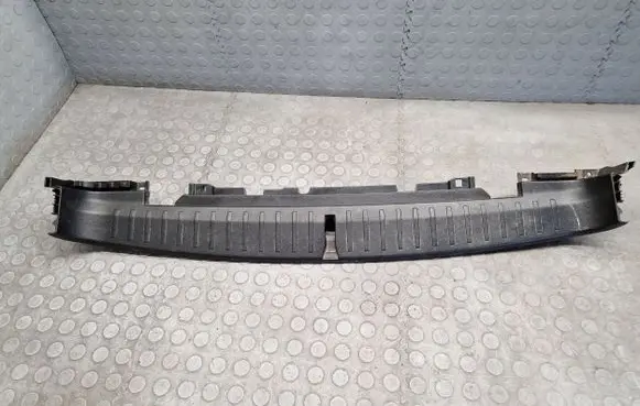Trunk/boot sill cover protection