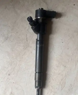 Volvo S60 Fuel injector 30750283