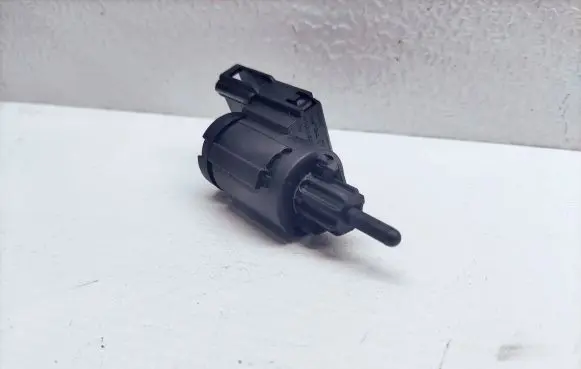 Volkswagen Touran I Brake pedal sensor switch 3B0945511A 19322007