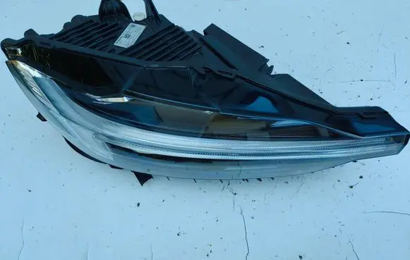 Volvo XC60 Headlight/headlamp 32338977 10112220