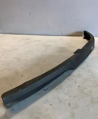 Front bumper lip