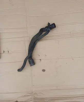 Engine coolant pipe/hose