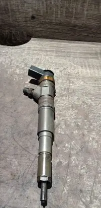 BMW 1 E82 E88 Fuel injector 0445110209