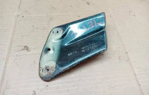 Skoda Yeti (5L) Fender mounting bracket 5L0821142