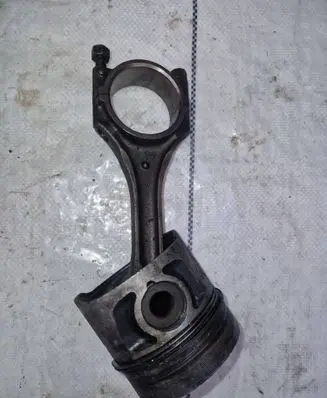 Jeep Cherokee XJ Piston with connecting rod 