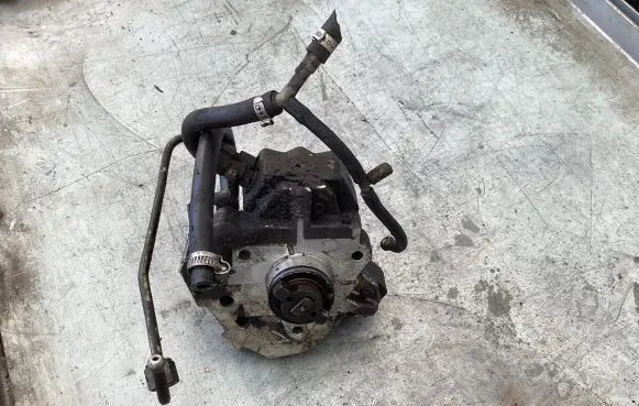 Volvo XC90 Fuel injection high pressure pump 0445010043 037712