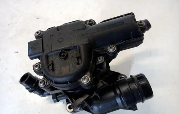 Hyundai Tucson IV NX4 Thermostat housing 256002M810