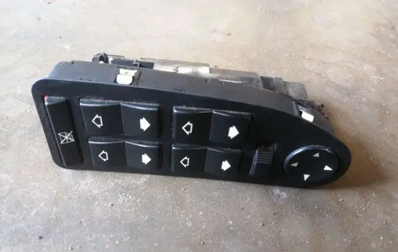 BMW 5 E39 Electric window control switch 8368966