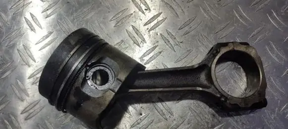 Renault Laguna I Piston with connecting rod