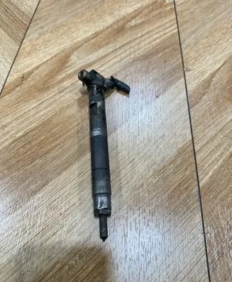 Mercedes-Benz Vito Viano W639 Fuel injector A6510704987