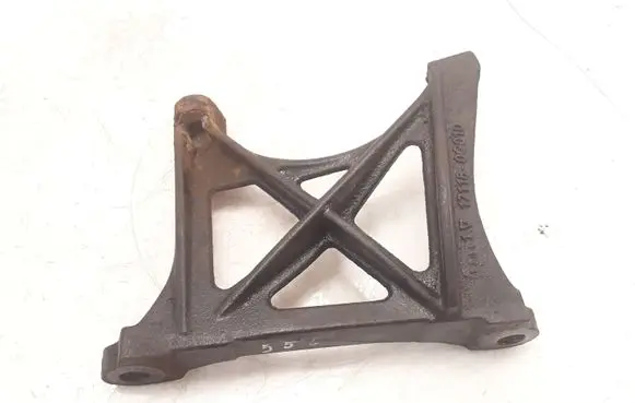 Toyota Corolla E120 E130 Engine mounting bracket 171180G010