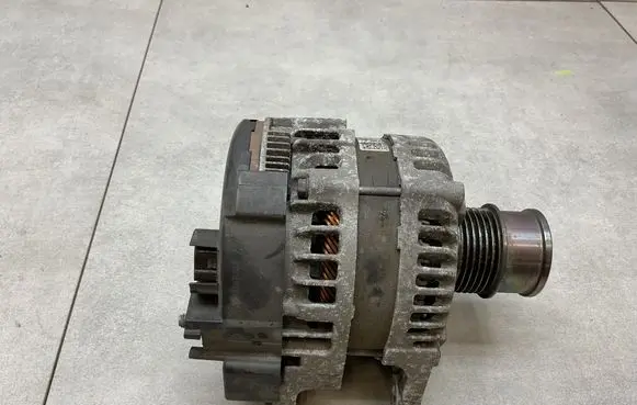 Audi A4 S4 B9 Generator/alternator 04E903024N
