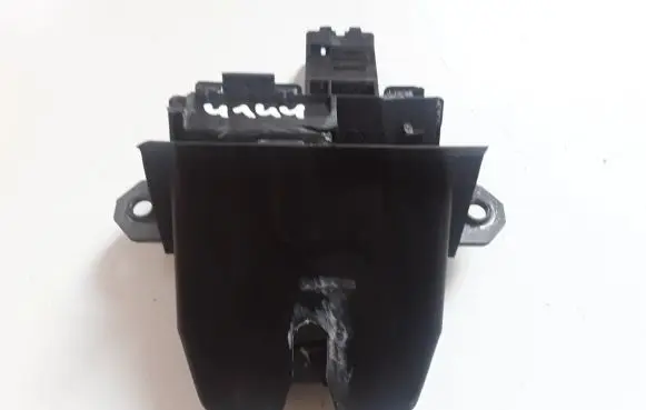 Loading door lock
