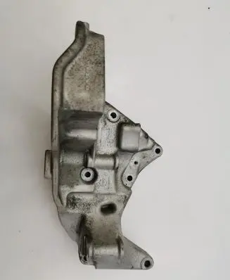 Volvo XC90 Generator/alternator bracket 31401103