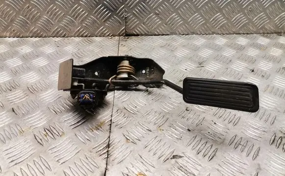 Toyota Corolla Verso AR10 Accelerator throttle pedal 8928152021