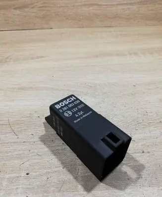 Volkswagen Caddy Glow plug pre-heat relay 038907281D