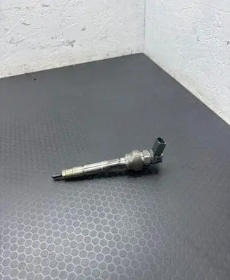 BMW 3 F30 F35 F31 Fuel injector 0445110743 8514148