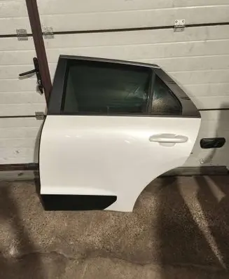 KIA Niro Rear door