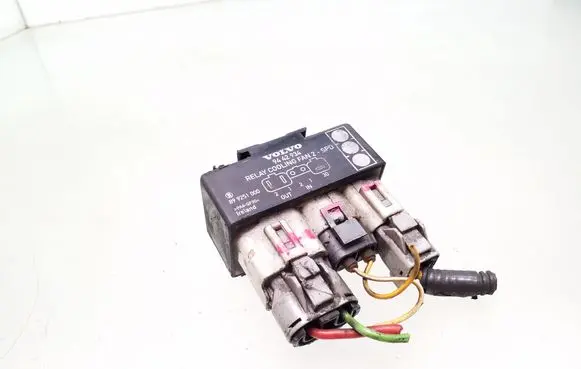 Volvo S70 V70 V70 XC Coolant fan relay 9442934