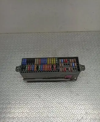 Skoda Fabia Mk2 (5J) Fuse module 63598004