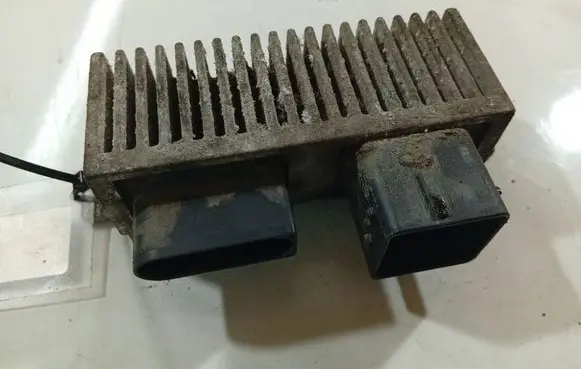 Renault Laguna III Glow plug pre-heat relay 8200558438A 8200558438-A