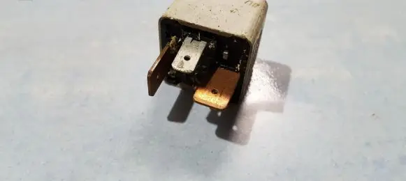 Volkswagen Golf II Other relay 171906383