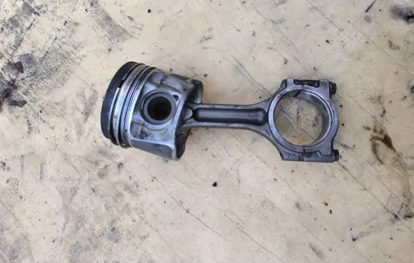 Renault Trafic III (X82) Piston with connecting rod 080340