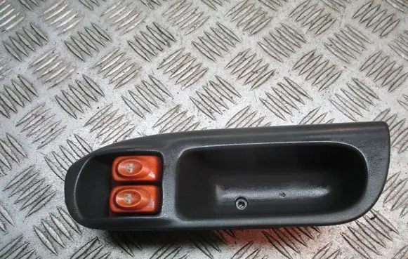 Renault Scenic I Front door window switch trim 7700431172