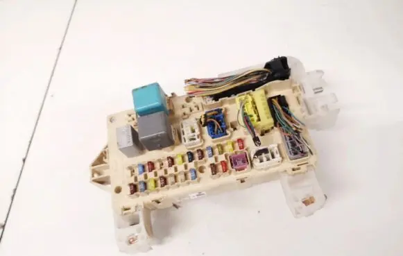 Toyota Corolla Verso AR10 Fuse box set 892210f010 89221-0f010