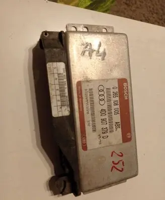 Audi A4 S4 B5 8D Engine control unit/module 4d0907379D