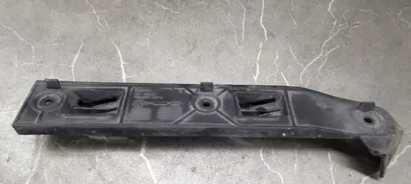 Volkswagen Golf IV Front bumper mounting bracket