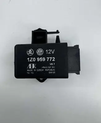 Volkswagen PASSAT B6 Seat heating relay 1Z0959772