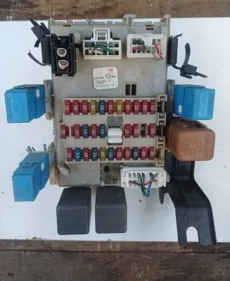 Nissan Primera Fuse box set 24350AV700 1221011