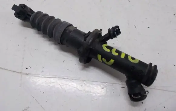 Renault Clio IV Clutch slave cylinder 