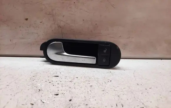 Volkswagen Golf Plus Front door interior handle 5M0837113B C7VG5111