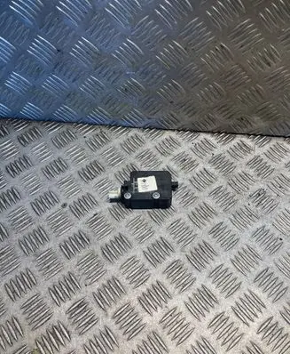 Fuel tank cap lock
