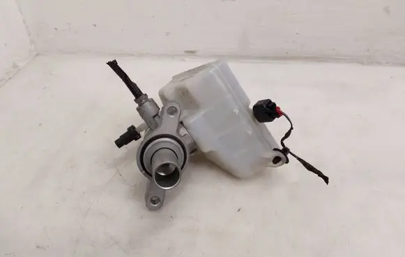 Jaguar XF X260 Master brake cylinder 03350885651 0335088564