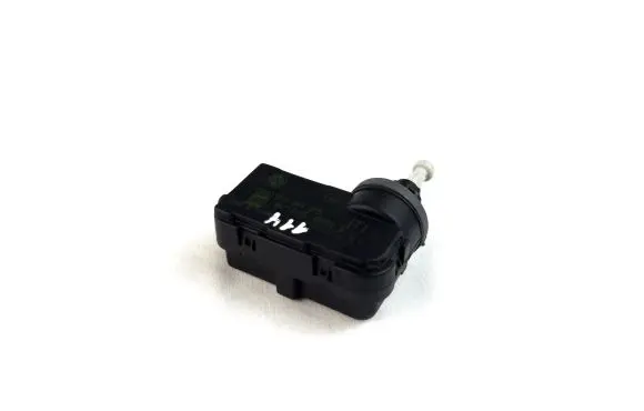Headlight level adjustment motor