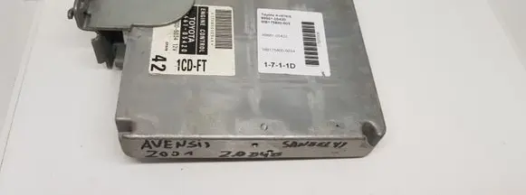 Toyota Avensis T220 Engine control unit/module 8966105420 1758005034