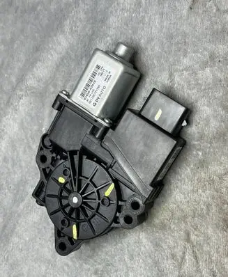 Volkswagen Polo VI Rear glass lock/latch X77 82450A2010