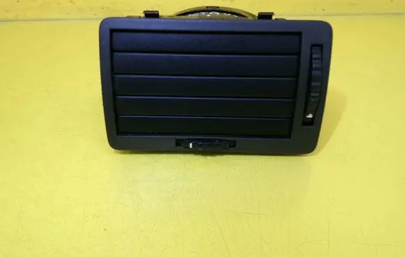 Skoda Octavia Mk1 (1U) Dashboard side air vent grill/cover trim 1U1819701