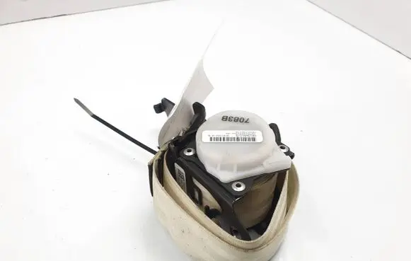 Audi A8 S8 D4 4H Middle seatbelt (rear) 