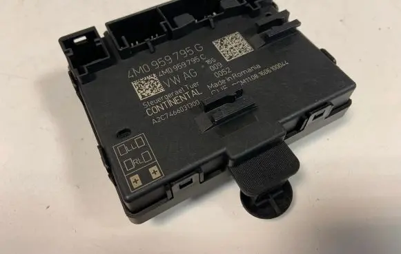 Audi Q7 4M Door control unit/module 4M0959795G 4M0959795C